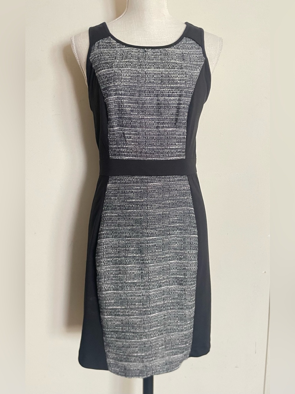 Elle Black Sleeveless Sheath Midi Dress